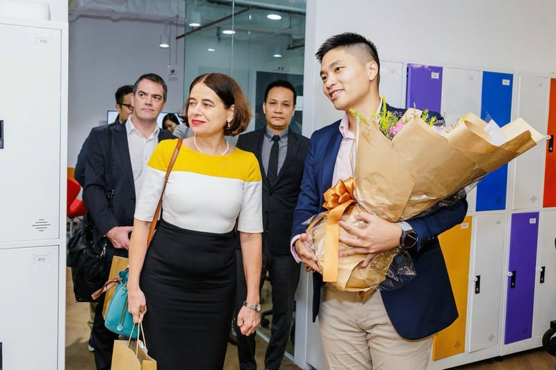 Cùng bà Robyn Mudie, Trợ lý Tổng Thư ký Bộ Ngoại giao & Thương mại Úc, cựu Đại sứ Úc tại Việt Nam.